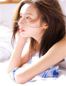 《两个人WWW在线观看免费视频-美女扒开尿口让男生添》