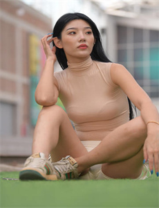 《人妻与快递员HD三级-一次不够就再来一次视频》