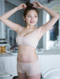 《里美小泉彩-金瓶双艳大乳房》